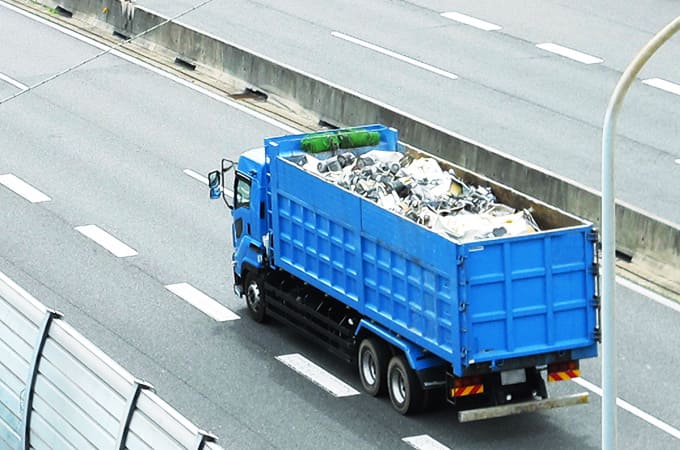 現場に合わせた柔軟な回収・運搬体制